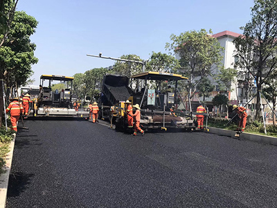 东莞石排沥青道路施工队-城区铺柏油公路价格