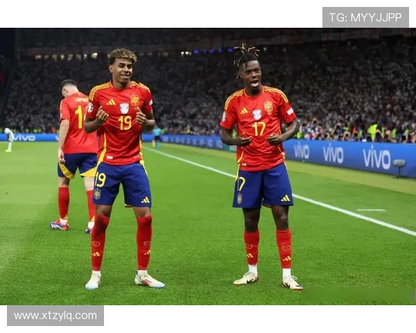 西班牙足球战术解析：边路渗透打法的独特魅力与实战应用